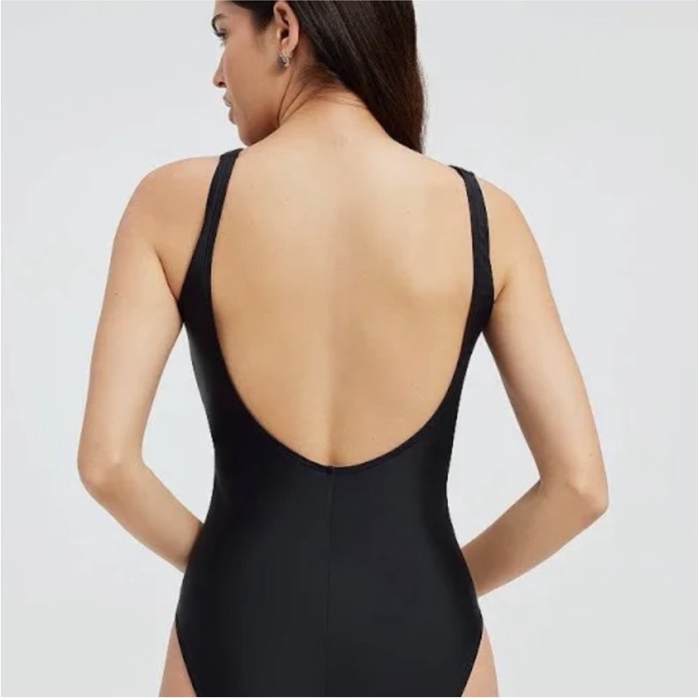 NWT Good American Classic Black One-Piece Swimsuit
Removable padding included - Picture 2 of 5